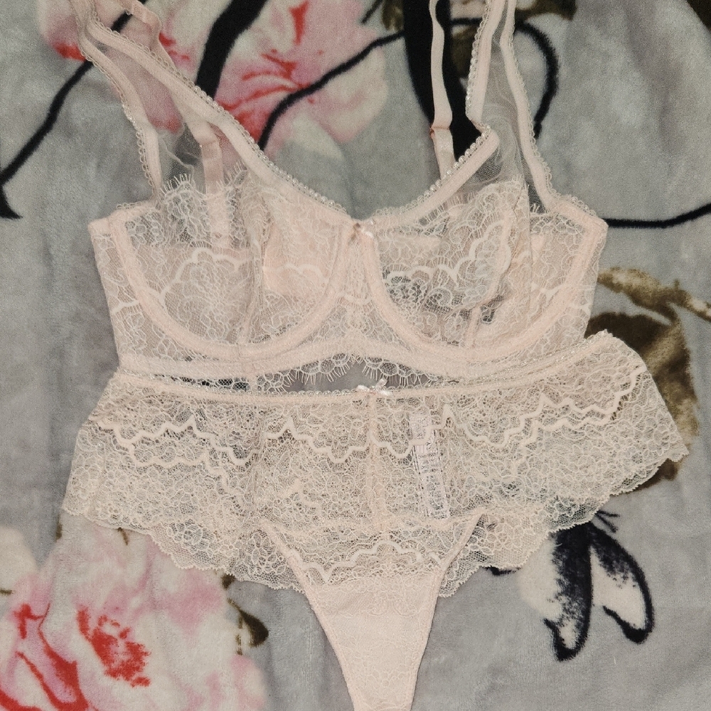 Victoria's Secret Cream Lace Bra
